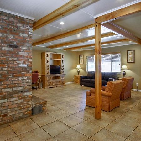 Charm Motel & Suites Burney Екстериор снимка