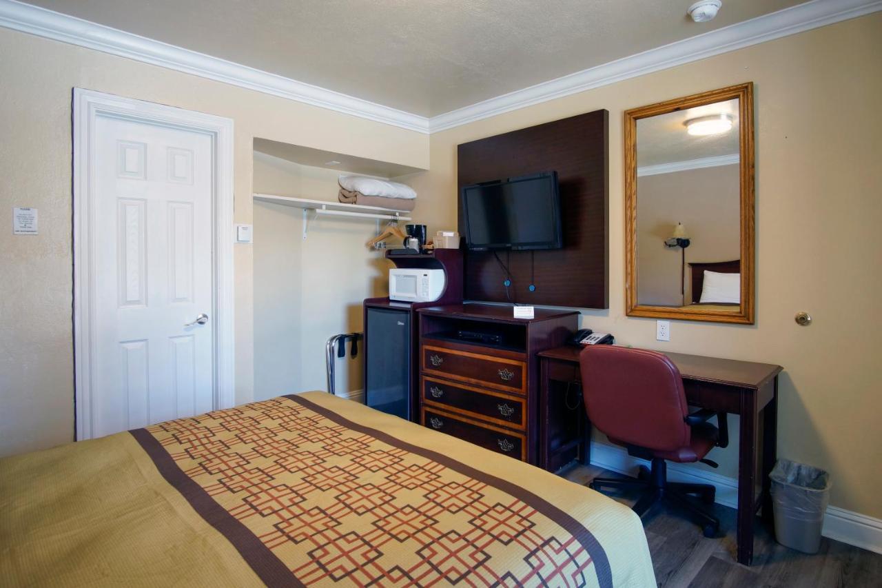 Charm Motel & Suites Burney Екстериор снимка