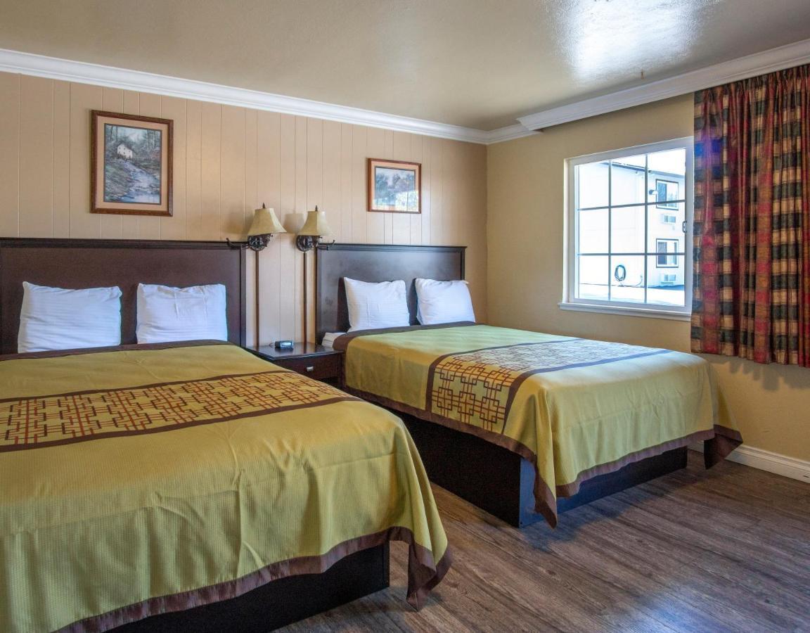 Charm Motel & Suites Burney Екстериор снимка