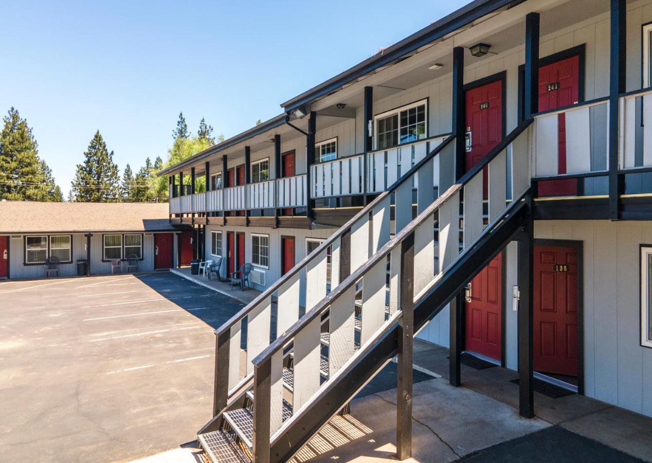 Charm Motel & Suites Burney Екстериор снимка