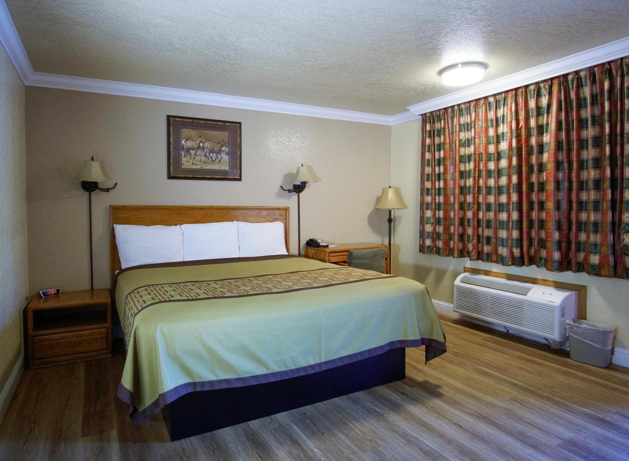 Charm Motel & Suites Burney Екстериор снимка