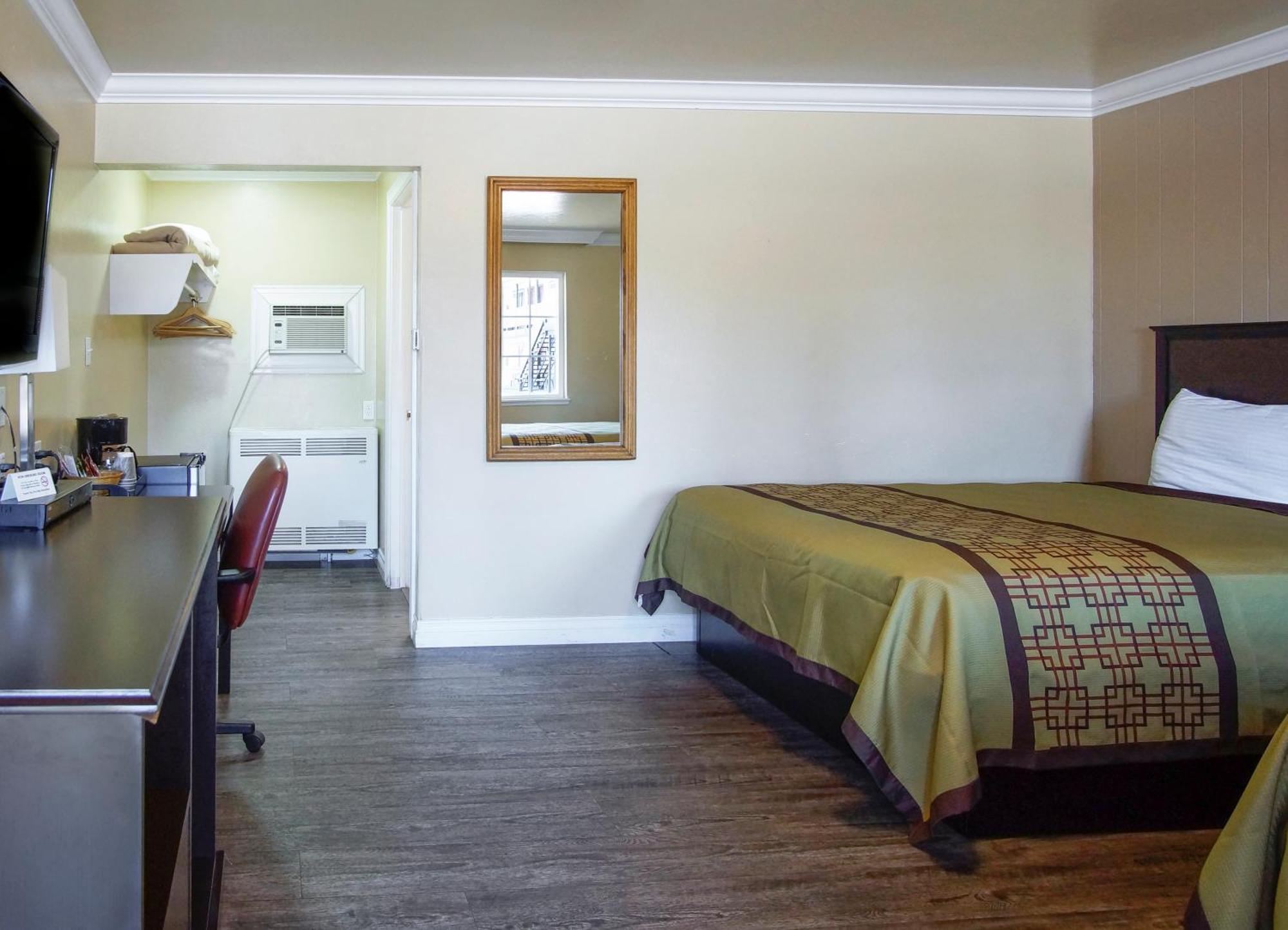 Charm Motel & Suites Burney Екстериор снимка