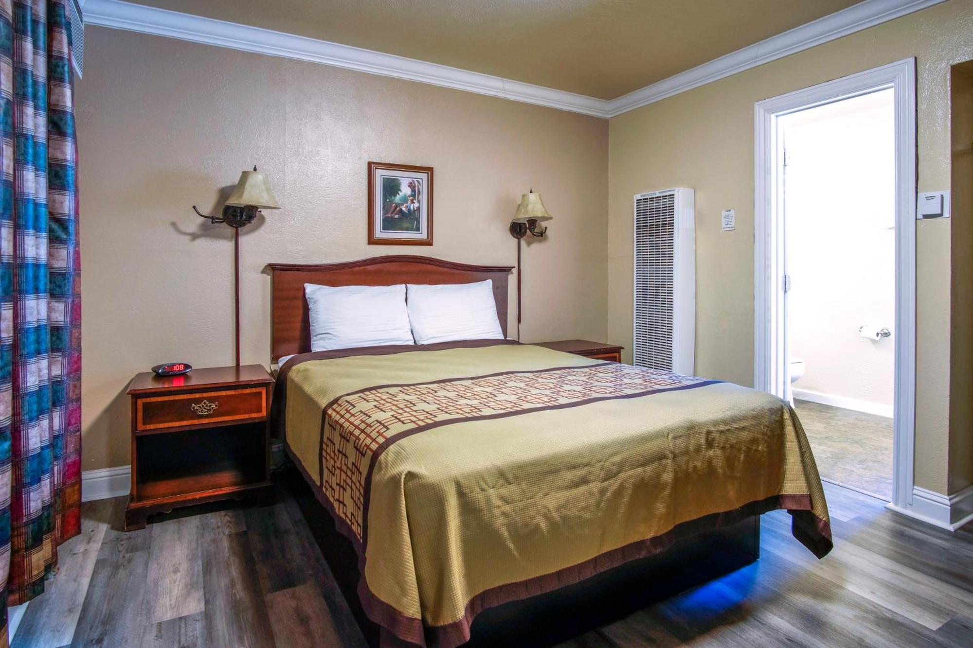 Charm Motel & Suites Burney Екстериор снимка