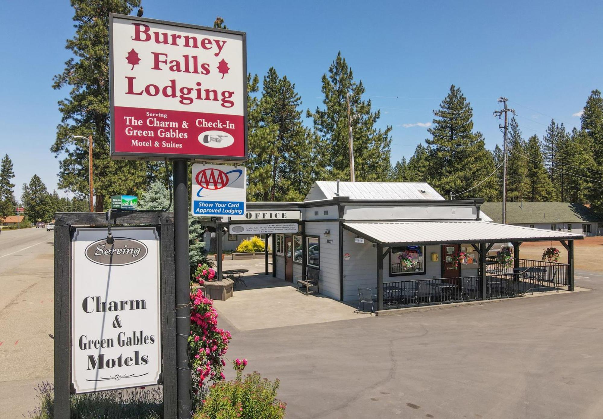 Charm Motel & Suites Burney Екстериор снимка