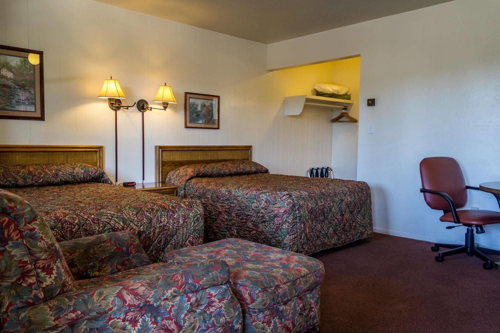 Charm Motel & Suites Burney Екстериор снимка