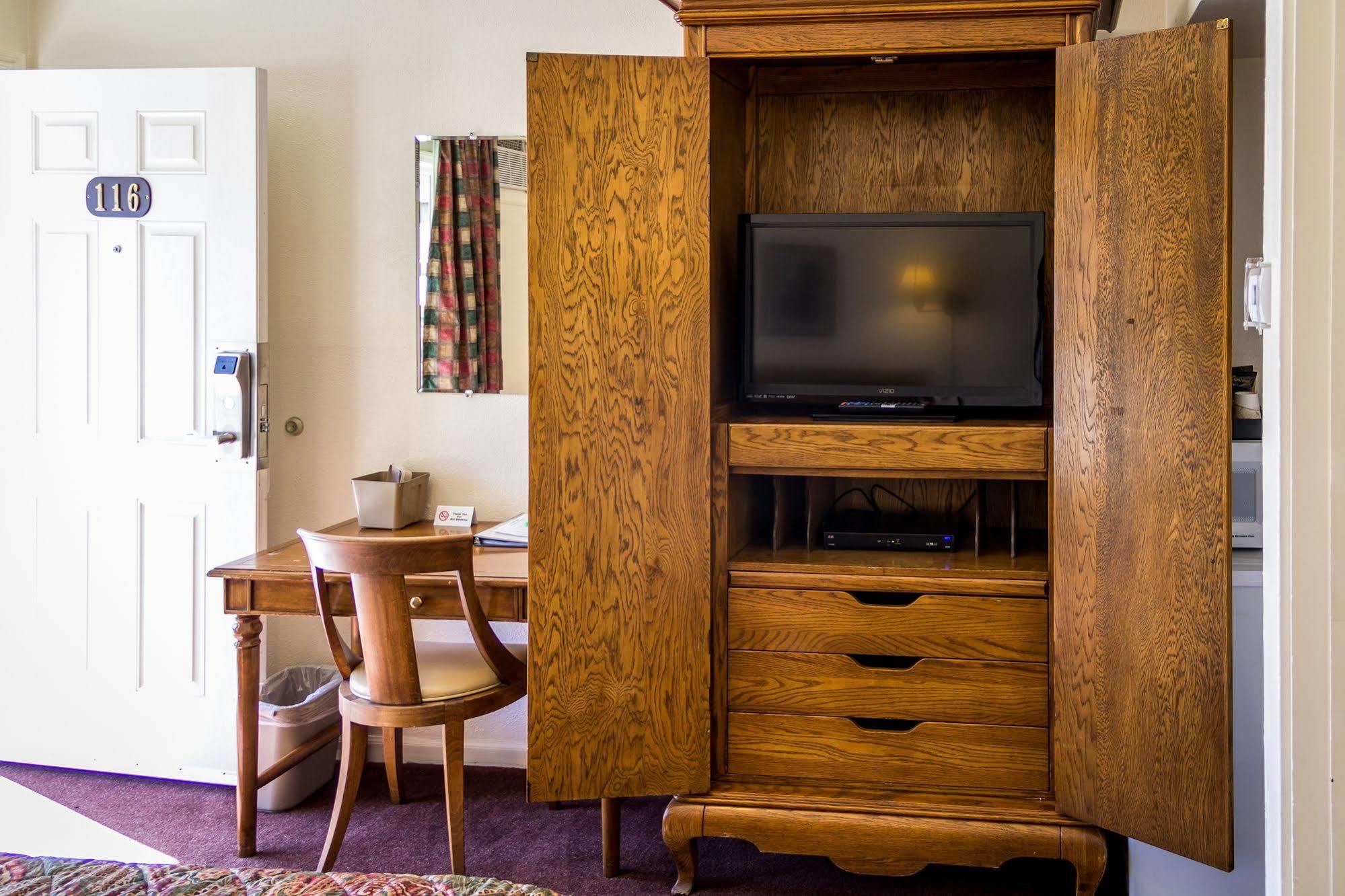 Charm Motel & Suites Burney Екстериор снимка