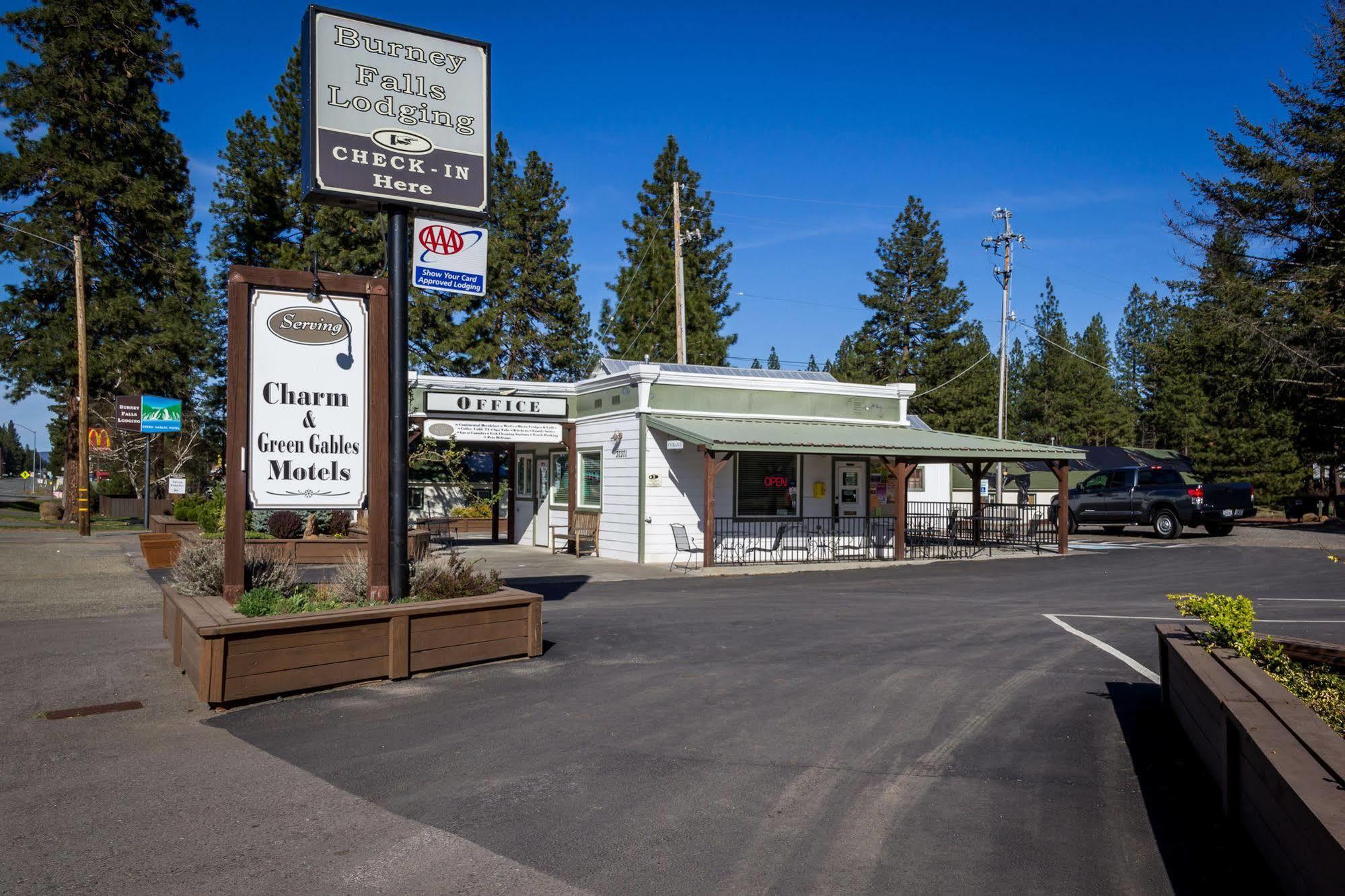 Charm Motel & Suites Burney Екстериор снимка